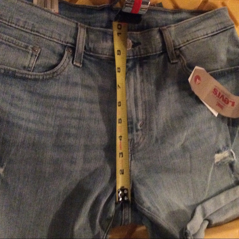 Levi’s Distressed Shorts - Picture 8 of 8
